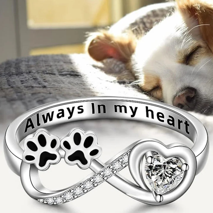 Paw-shaped zirconia ring with heart and infinity design
